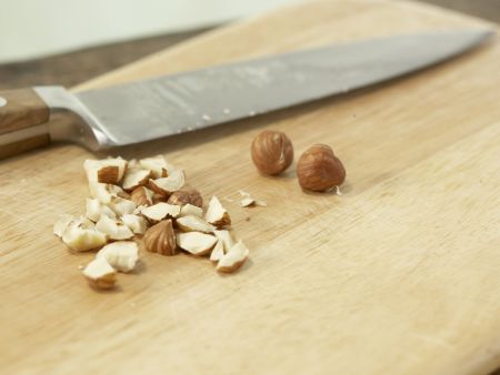 Ananas-Erdbeer-Teller mit Nuss-Dip Zubereitung Schritt 2 Ananas-Erdbeer-Teller mit Nuss-Dip Zubereitung Schritt 2