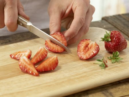 Ananas-Erdbeer-Teller mit Nuss-Dip Zubereitung Schritt 3 Ananas-Erdbeer-Teller mit Nuss-Dip Zubereitung Schritt 3
