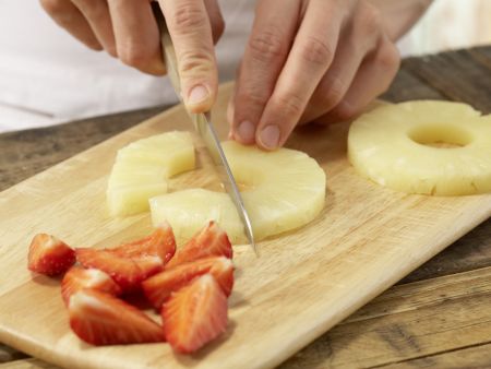 Ananas-Erdbeer-Teller mit Nuss-Dip Zubereitung Schritt 4 Ananas-Erdbeer-Teller mit Nuss-Dip Zubereitung Schritt 4