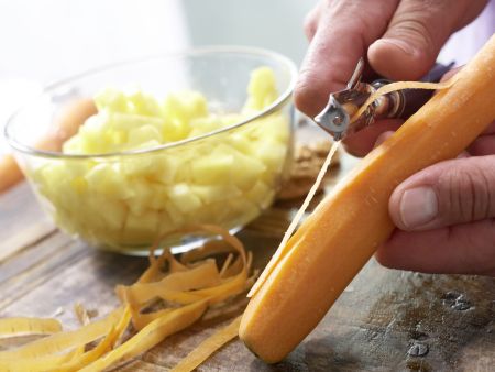 Ananas-Möhren-Kuchen Zubereitung Schritt 1 Ananas-Möhren-Kuchen Zubereitung Schritt 1