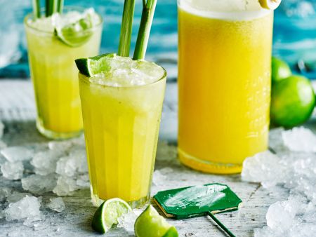 Ananas-Sellerie-Saft mit Zitronengras