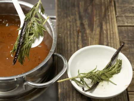 Apfel-Rosmarin-Gelee Zubereitung Schritt 8 Apfel-Rosmarin-Gelee Zubereitung Schritt 8