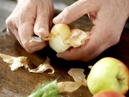 Apfel-Sellerie-Suppe Zubereitung Schritt 1 Apfel-Sellerie-Suppe Zubereitung Schritt 1