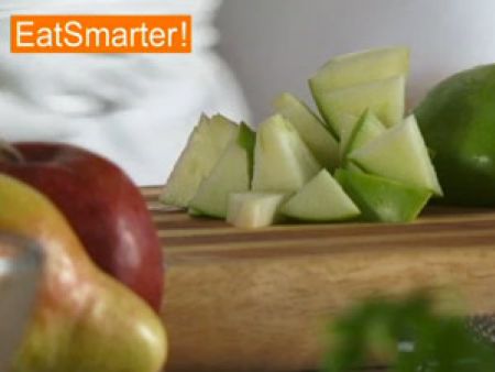 Apfel zum Entsaften vorbereiten