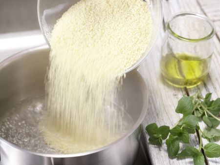 Apfel-Zwiebel-Couscous Zubereitung Schritt 1 Apfel-Zwiebel-Couscous Zubereitung Schritt 1