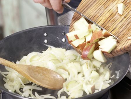 Apfel-Zwiebel-Couscous Zubereitung Schritt 5 Apfel-Zwiebel-Couscous Zubereitung Schritt 5