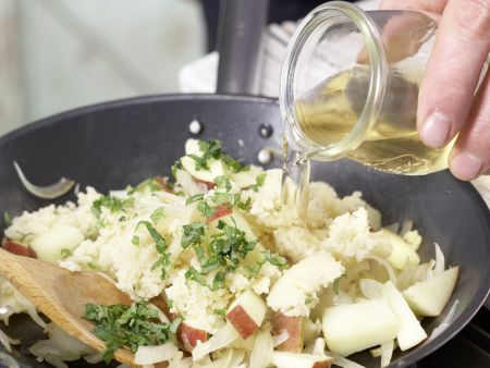 Apfel-Zwiebel-Couscous Zubereitung Schritt 6 Apfel-Zwiebel-Couscous Zubereitung Schritt 6