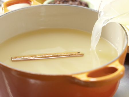 Apfelpunsch mit Rosinen Zubereitung Schritt 1 Apfelpunsch mit Rosinen Zubereitung Schritt 1
