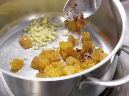 Aprikosen-Chutney auf Reiswaffel Zubereitung Schritt 2 Aprikosen-Chutney auf Reiswaffel Zubereitung Schritt 2
