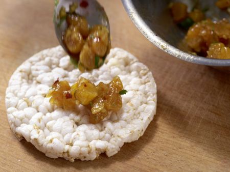 Aprikosen-Chutney auf Reiswaffel Zubereitung Schritt 5 Aprikosen-Chutney auf Reiswaffel Zubereitung Schritt 5