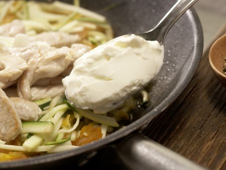 Aprikosen-Puten-Geschnetzeltes Zubereitung Schritt 11 Aprikosen-Puten-Geschnetzeltes Zubereitung Schritt 11