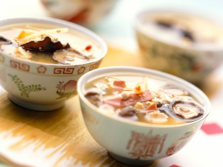 Asiatische Hühnersuppe nach Peking-Art