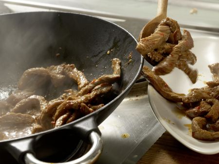 Asiatisches Rindfleisch aus dem Wok Zubereitung Schritt 6 Asiatisches Rindfleisch aus dem Wok Zubereitung Schritt 6