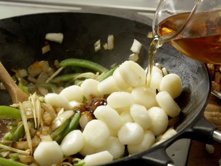 Asiatisches Rindfleisch aus dem Wok Zubereitung Schritt 8 Asiatisches Rindfleisch aus dem Wok Zubereitung Schritt 8