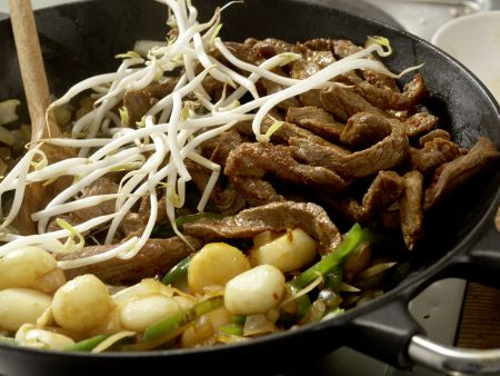 Asiatisches Rindfleisch aus dem Wok Zubereitung Schritt 9 Asiatisches Rindfleisch aus dem Wok Zubereitung Schritt 9