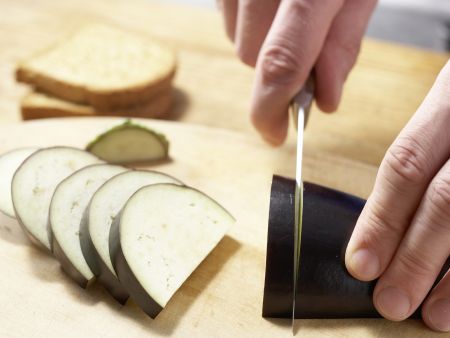 Auberginenbrei mit Zwieback Zubereitung Schritt 2 Auberginenbrei mit Zwieback Zubereitung Schritt 2