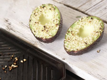 Avocado mit Mandelkruste Zubereitung Schritt 5 Avocado mit Mandelkruste Zubereitung Schritt 5