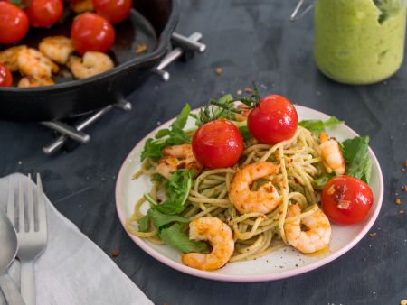 Avocado-Pasta mit Garnelen