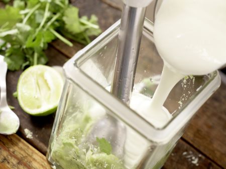 Avocado-Smoothie Zubereitung Schritt 3 Avocado-Smoothie Zubereitung Schritt 3