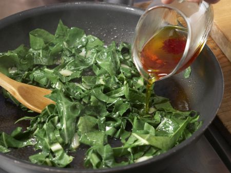 Backkartoffel mit Mangoldgemüse Zubereitung Schritt 4 Backkartoffel mit Mangoldgemüse Zubereitung Schritt 4