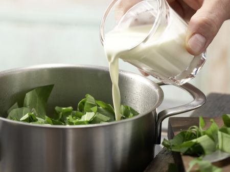 Bärlauch-Schaum mit Buchweizenklößen Zubereitung Schritt 9 Bärlauch-Schaum mit Buchweizenklößen Zubereitung Schritt 9
