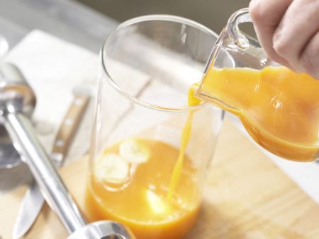 Bananen-Möhren-Saft Zubereitung Schritt 3 Bananen-Möhren-Saft Zubereitung Schritt 3