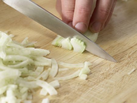 Bandnudeln mit Fenchel-Kapern-Sauce Zubereitung Schritt 1 Bandnudeln mit Fenchel-Kapern-Sauce Zubereitung Schritt 1