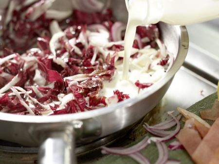 Bandnudeln mit Radicchio Zubereitung Schritt 6 Bandnudeln mit Radicchio Zubereitung Schritt 6