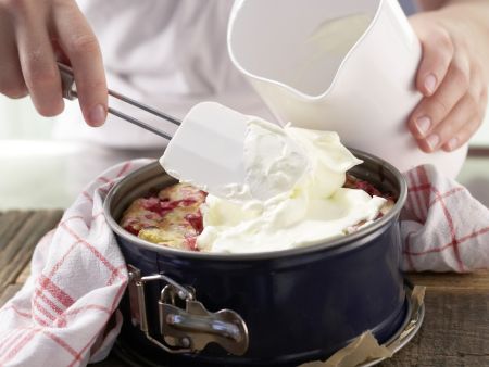 Beeren-Baiser-Kuchen Zubereitung Schritt 9 Beeren-Baiser-Kuchen Zubereitung Schritt 9