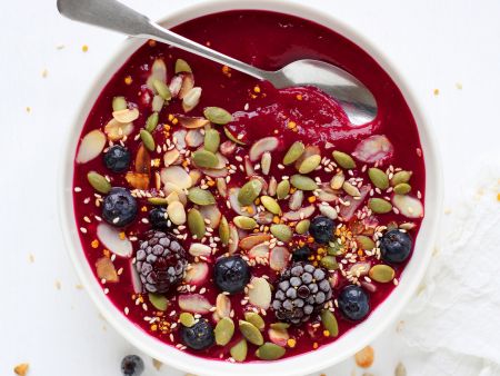Bunte Smoothie-Bowls