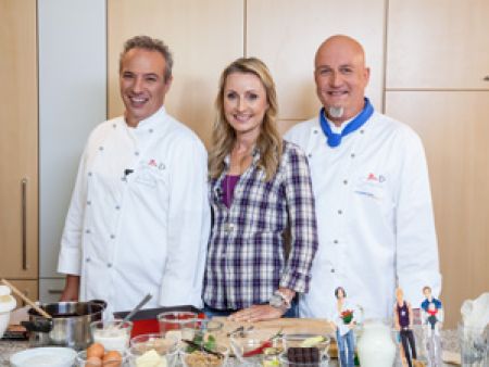 Alexa Iwan und Christopher Hinze backen eine "himmlische Schokoladenverführung mit Chili, Ingwer und Minze"