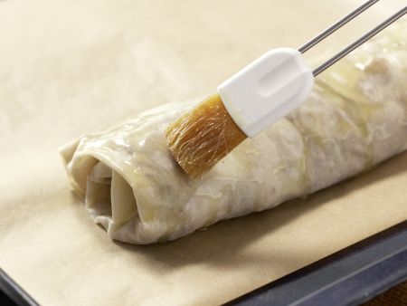 Birnenstrudel mit Haselnüssen Zubereitung Schritt 7 Birnenstrudel mit Haselnüssen Zubereitung Schritt 7