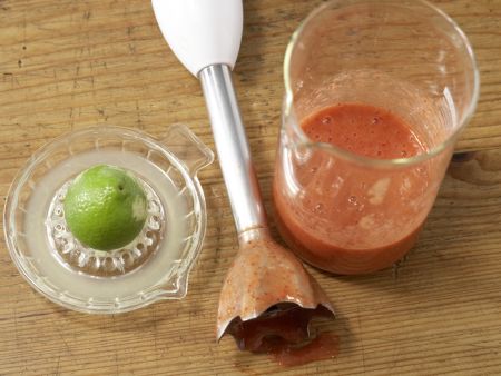 Biskuitrolle mit Erdbeersahne Zubereitung Schritt 8 Biskuitrolle mit Erdbeersahne Zubereitung Schritt 8