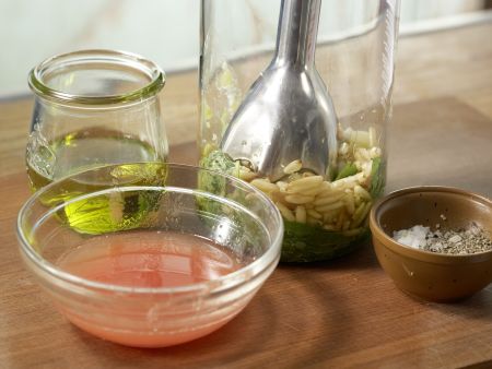 Biskuitrolle mit Tomaten und Pesto Zubereitung Schritt 12 Biskuitrolle mit Tomaten und Pesto Zubereitung Schritt 12