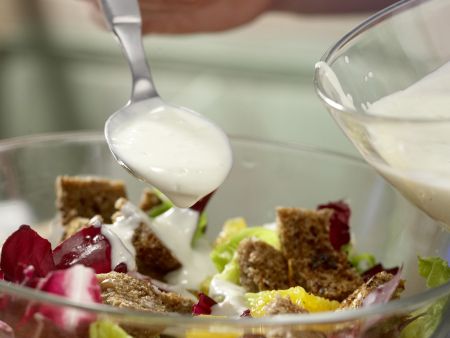 Blattsalat mit geräucherter Forelle Zubereitung Schritt 6 Blattsalat mit geräucherter Forelle Zubereitung Schritt 6