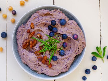 Blaubeer-Hummus mit Datteln