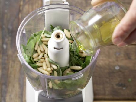 Blitznudeln mit grünem Pesto Zubereitung Schritt 3 Blitznudeln mit grünem Pesto Zubereitung Schritt 3