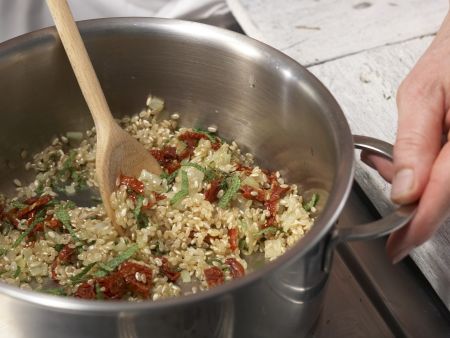 Blumenkohl-Tomaten-Risotto Zubereitung Schritt 5 Blumenkohl-Tomaten-Risotto Zubereitung Schritt 5