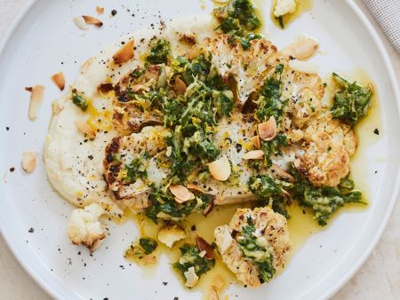 Blumenkohlsteaks mit Pastinaken-Sellerie-Püree