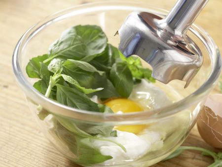 Bohnensuppe mit Quarkklößchen Zubereitung Schritt 1 Bohnensuppe mit Quarkklößchen Zubereitung Schritt 1
