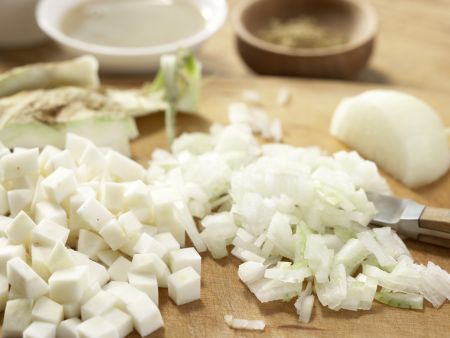 Bohnensuppe mit Quarkklößchen Zubereitung Schritt 3 Bohnensuppe mit Quarkklößchen Zubereitung Schritt 3