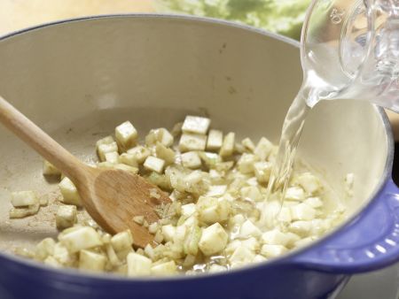 Bohnensuppe mit Quarkklößchen Zubereitung Schritt 4 Bohnensuppe mit Quarkklößchen Zubereitung Schritt 4