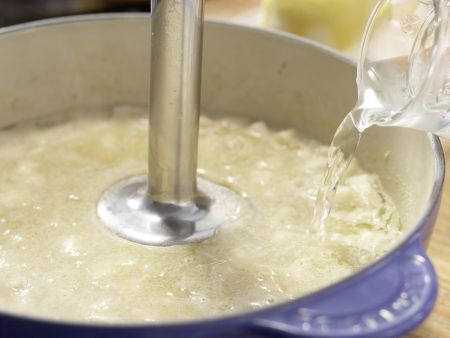 Bohnensuppe mit Quarkklößchen Zubereitung Schritt 7 Bohnensuppe mit Quarkklößchen Zubereitung Schritt 7