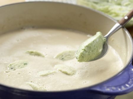 Bohnensuppe mit Quarkklößchen Zubereitung Schritt 8 Bohnensuppe mit Quarkklößchen Zubereitung Schritt 8