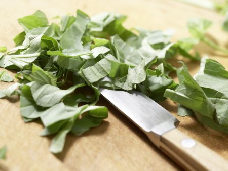 Bohnensuppe mit Quarkklößchen Zubereitung Schritt 9 Bohnensuppe mit Quarkklößchen Zubereitung Schritt 9