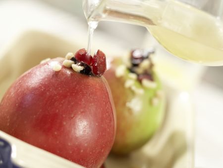 Bratäpfel auf Vanillesauce – smarter Zubereitung Schritt 5 Bratäpfel auf Vanillesauce – smarter Zubereitung Schritt 5