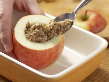 Bratapfel mit Dinkelfüllung Zubereitung Schritt 4 Bratapfel mit Dinkelfüllung Zubereitung Schritt 4