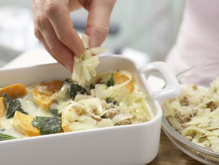 Brennnessel-Kohlrabi-Gratin Zubereitung Schritt 8 Brennnessel-Kohlrabi-Gratin Zubereitung Schritt 8