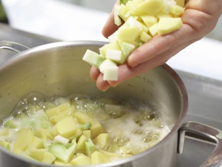 Brokkoli-Rahm-Kartoffeln Zubereitung Schritt 2 Brokkoli-Rahm-Kartoffeln Zubereitung Schritt 2