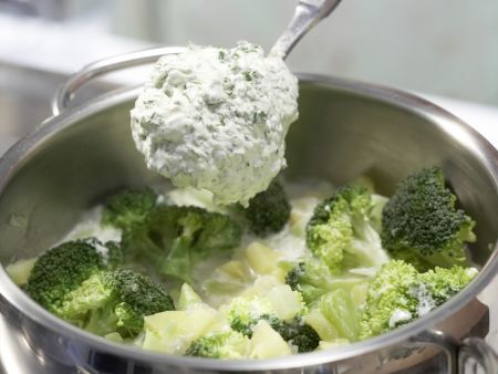 Brokkoli-Rahm-Kartoffeln Zubereitung Schritt 5 Brokkoli-Rahm-Kartoffeln Zubereitung Schritt 5